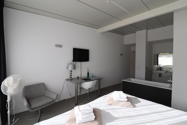 Foto van Fantastische groepsvilla op de Veluwe - Vakantiehuis in Teuge - BedRoom