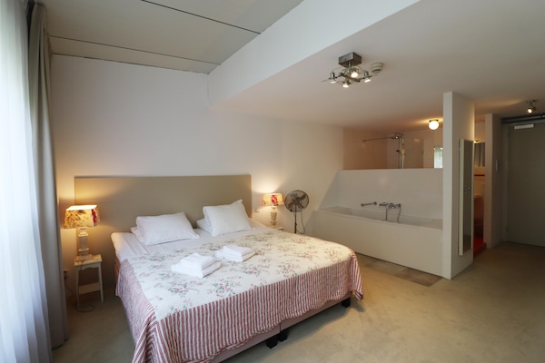 Foto van Fantastische groepsvilla op de Veluwe - Vakantiehuis in Teuge - BedRoom