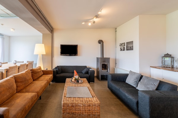 Foto van Fantastische groepsvilla op de Veluwe - Vakantiehuis in Teuge - LivingRoom