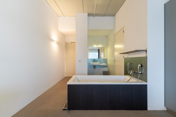 Foto van Fantastische groepsvilla op de Veluwe - Vakantiehuis in Teuge - BathRoom