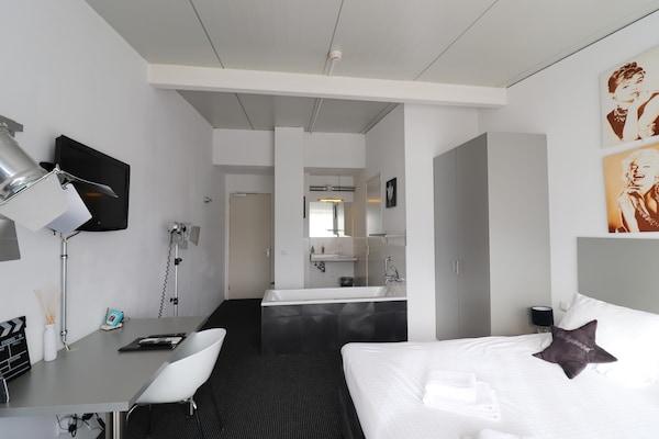 Foto van Fantastische groepsvilla op de Veluwe - Vakantiehuis in Teuge - BedRoom