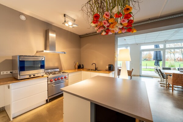 Foto van Fantastische groepsvilla op de Veluwe - Vakantiehuis in Teuge - Kitchen