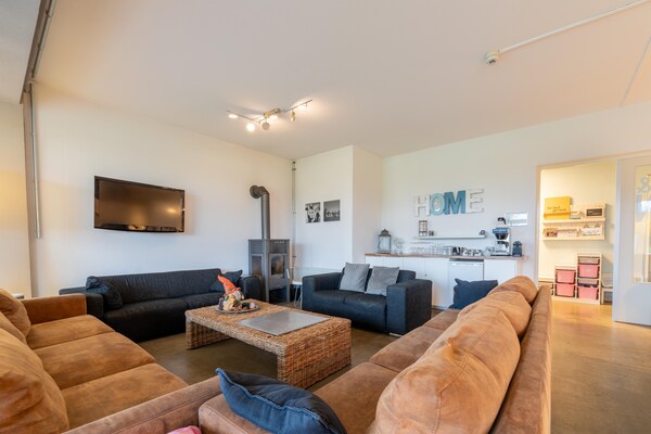 Foto van Fantastische groepsvilla op de Veluwe - Vakantiehuis in Teuge - LivingRoom