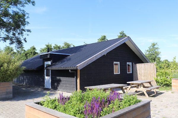 Foto van Prachtige boerderij met sauna - Vakantiehuis in Noardburgum - RecreationRoom