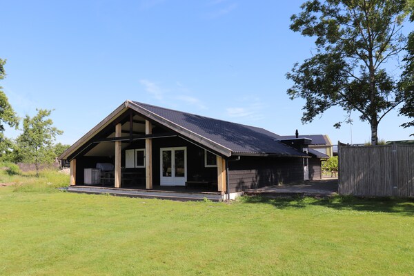 Foto van Prachtige boerderij met sauna - Vakantiehuis in Noardburgum - GardenSummer