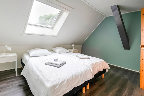 Foto van Prachtige boerderij met sauna - Vakantiehuis in Noardburgum - BedRoom