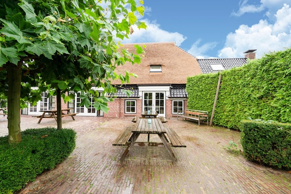 Foto van Prachtige boerderij met sauna - Vakantiehuis in Noardburgum - ExteriorSummer