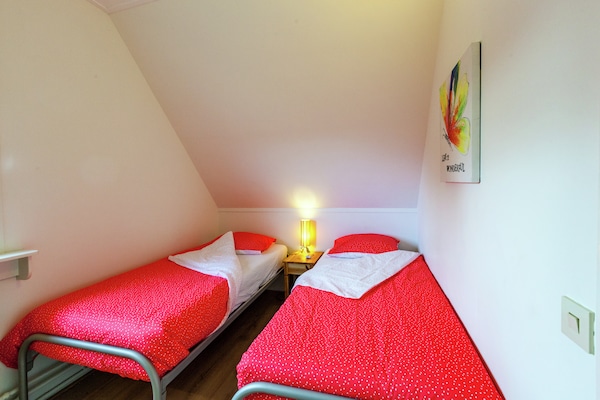 Foto van Rustig vakantiehuis - Vakantiehuis in Oostmahorn - BedRoom