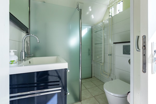 Foto van Rustig vakantiehuis - Vakantiehuis in Oostmahorn - BathRoom