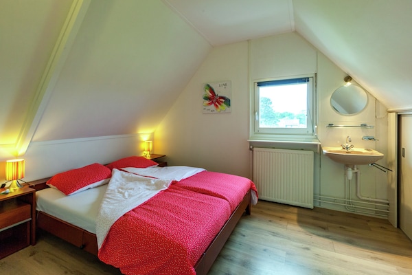Foto van Rustig vakantiehuis - Vakantiehuis in Oostmahorn - BedRoom