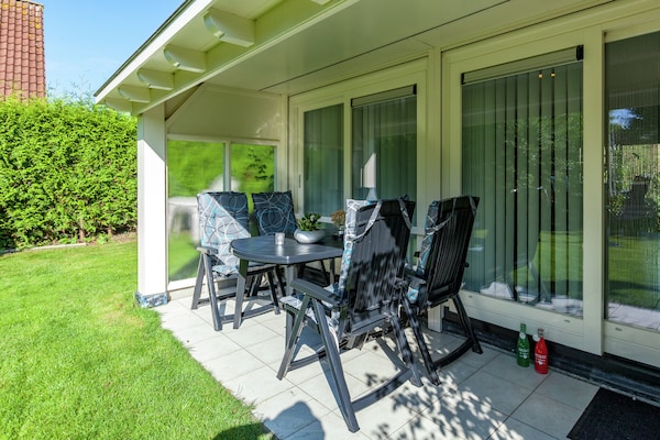 Foto van Rustig vakantiehuis - Vakantiehuis in Oostmahorn - TerraceBalcony
