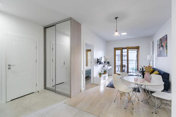 Foto van Warschau Stadsappartement met balkon - Vakantiehuis in Warszawa - LivingRoom