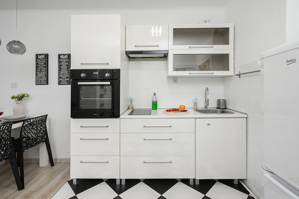 Foto van Ploudalmézeau Huis met Verwarmd Zwembad - Vakantiehuis in Warszawa - Kitchen
