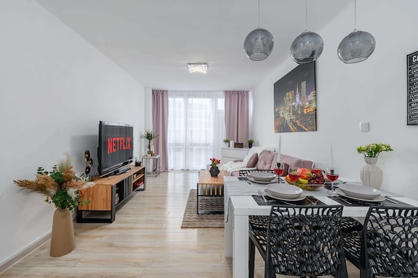 Foto van Ploudalmézeau Huis met Verwarmd Zwembad - Vakantiehuis in Warszawa - LivingRoom