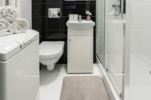 Foto van Ploudalmézeau Huis met Verwarmd Zwembad - Vakantiehuis in Warszawa - BathRoom