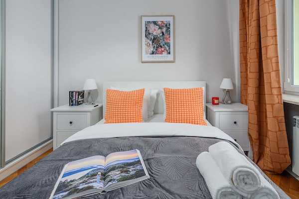 Foto van Waterfront House in Ploudalmézeau - Vakantiehuis in Warszawa 2 - BedRoom