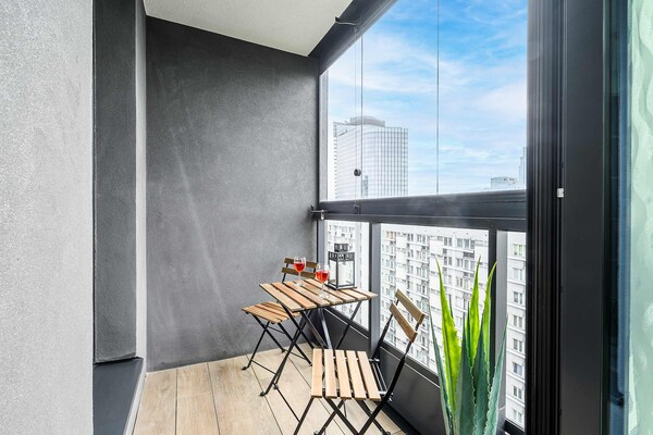 Foto van Luxe woning met uitzicht op de stad - Vakantiehuis in Warszawa - TerraceBalcony