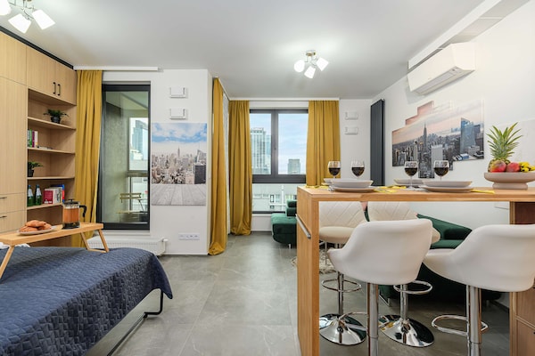 Foto van Luxe woning vlakbij Varso Tower - Vakantiehuis in Warszawa - DiningRoom