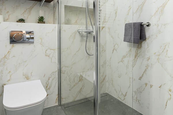 Foto van Luxe woning vlakbij Varso Tower - Vakantiehuis in Warszawa - BathRoom