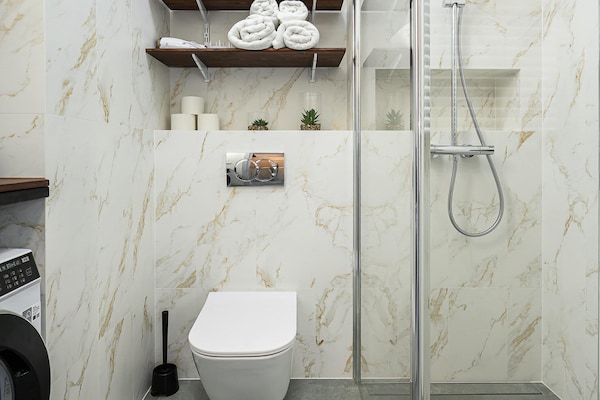 Foto van Luxe woning vlakbij Varso Tower - Vakantiehuis in Warszawa - BathRoom