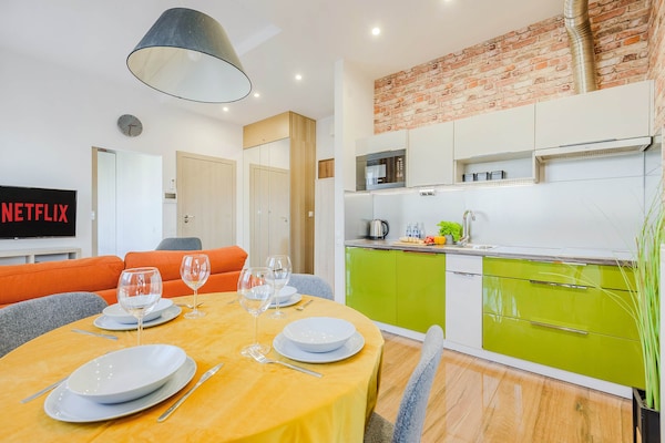 Foto van Siedmiogrodzka appartement met uitzicht - Vakantiehuis in Warszawa - DiningRoom