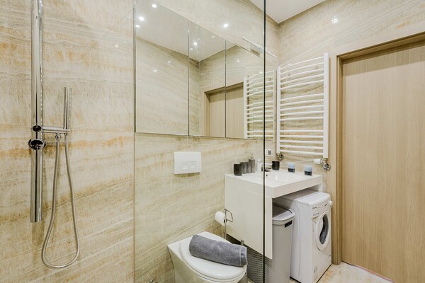 Foto van Siedmiogrodzka appartement met uitzicht - Vakantiehuis in Warszawa - BathRoom