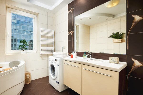 Foto van Woning in Warschau nabij het centrum - Vakantiehuis in Warszawa 2 - BathRoom