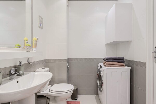 Foto van Woning in Warschau nabij het centrum - Vakantiehuis in Warszawa - BathRoom