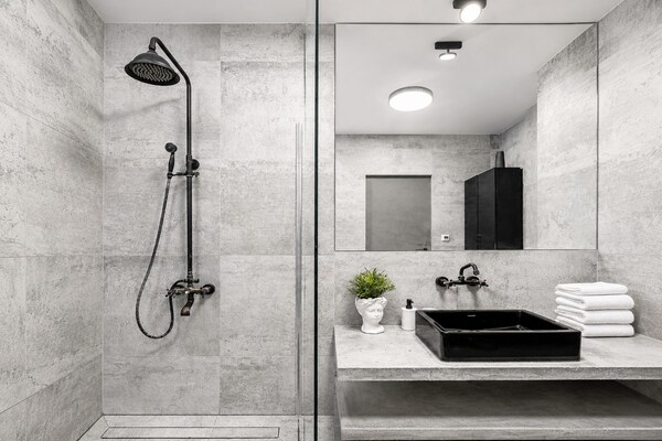 Foto van Warschau-appartement vlakbij Praga Park - Vakantiehuis in Warszawa 2 - BathRoom