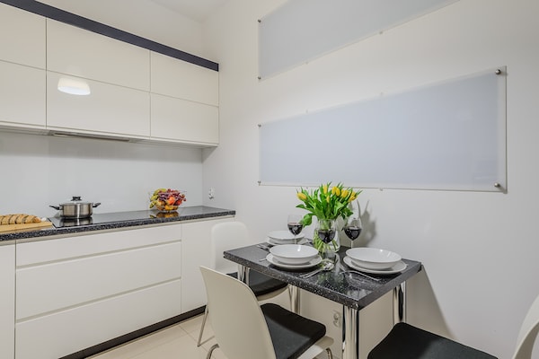 Foto van Mooi appartement met garage - Vakantiehuis in Łódź - DiningRoom
