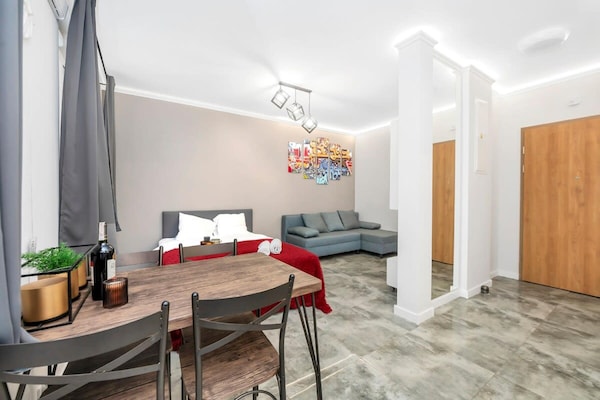Foto van Rustig verblijf in de buurt van Manufaktura - Vakantiehuis in Łódź - DiningRoom