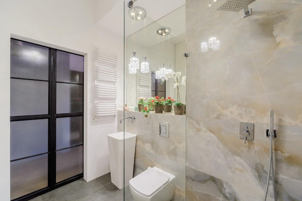 Foto van Loftappartement in een historische wijk - Vakantiehuis in Łódź - BathRoom