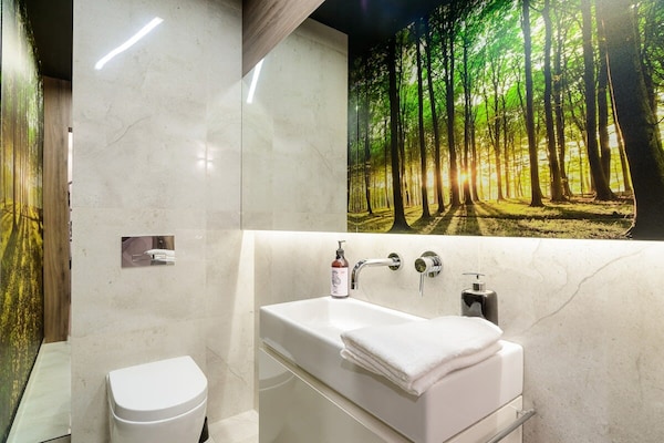 Foto van Loft in het historische Scheibler-gebied - Vakantiehuis in Łódź - BathRoom