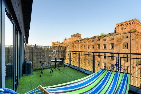 Foto van Loft in het historische Scheibler-gebied - Vakantiehuis in Łódź - TerraceBalcony