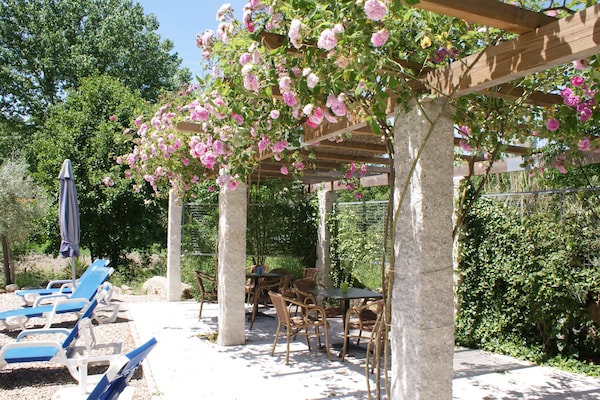 Foto van Vakantiehuis in Covas met Zwembad en Natuur - Vakantiehuis in Covas - PoolOfHouse