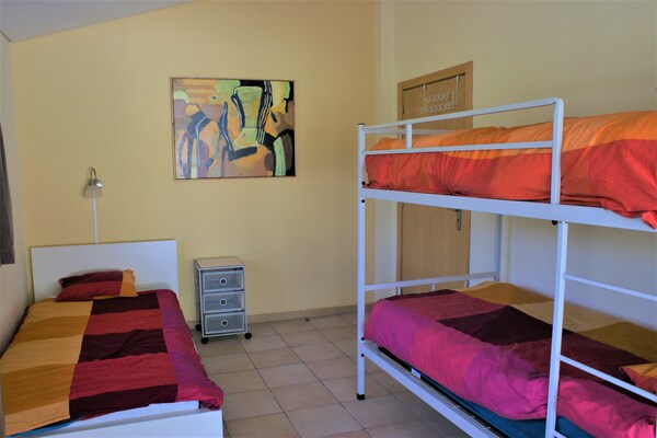 Foto van Vakantiehuis in Covas met Zwembad en Natuur - Vakantiehuis in Covas - BedRoom