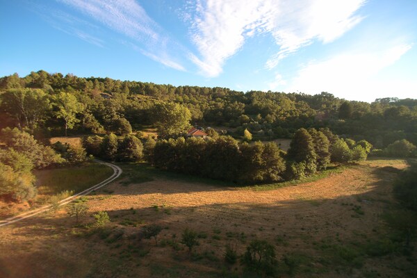 Foto van Vakantiehuis in Covas met Zwembad en Natuur - Vakantiehuis in Covas - ViewSummer