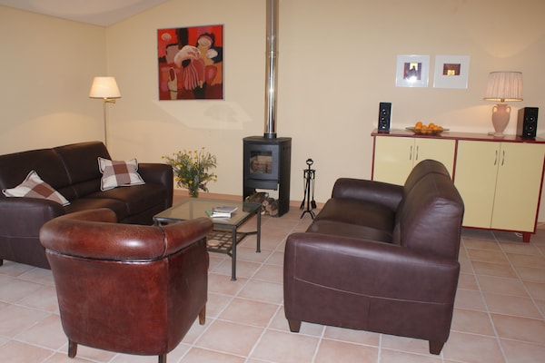 Foto van Vakantiehuis in Covas met Zwembad en Natuur - Vakantiehuis in Covas - LivingRoom