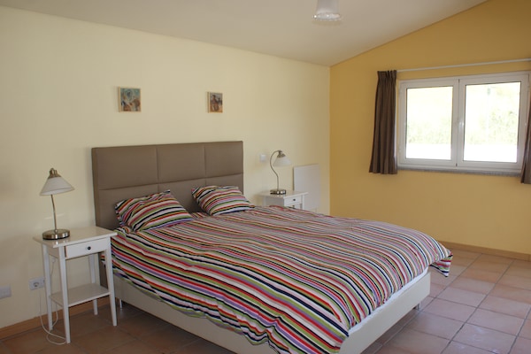 Foto van Vakantiehuis in Covas met Zwembad en Natuur - Vakantiehuis in Covas - BedRoom