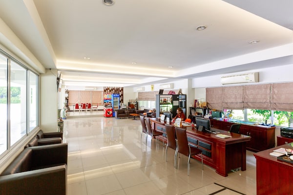 Foto van Stijlvolle Double Haven | Vresotel Deluxe Stay - Vakantiehuis in Nonthaburi - HallReception
