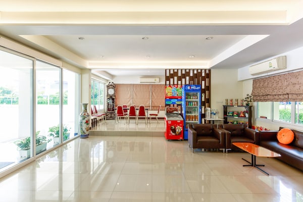 Foto van Stijlvolle Double Haven | Vresotel Deluxe Stay - Vakantiehuis in Nonthaburi - HallReception