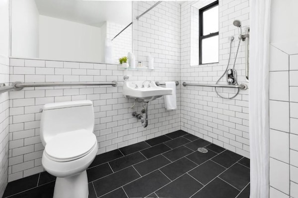 Foto van Toegankelijk comfort|Queensize bed |Times Square - Vakantiehuis in New York - BathRoom